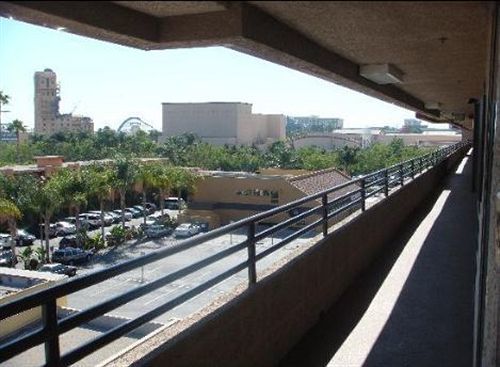 Anaheim Desert Inn & Suites Buitenkant foto